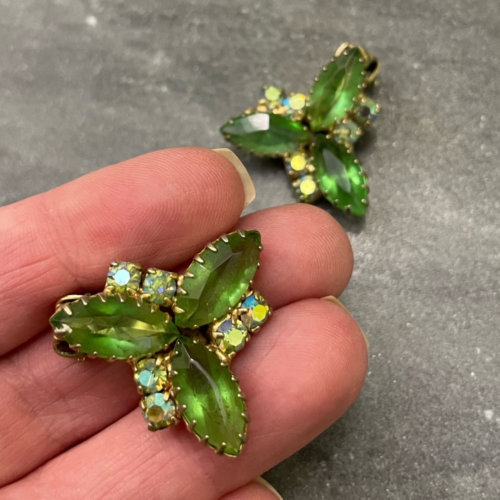 Vintage Green Crystal Gold Clip On Earrings - Picture 8 of 9